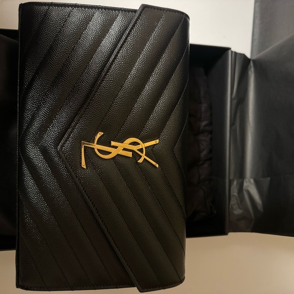 SAINT LAURENT
Cassandre matelassé textured-leather shoulder - Picture 7 of 14